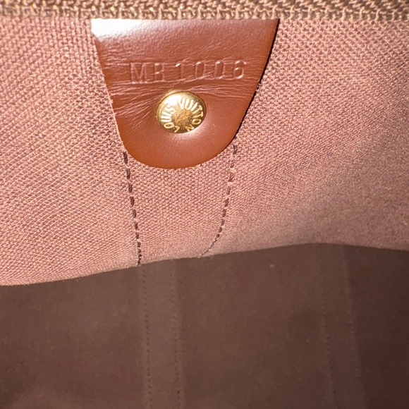 LV Damier Keepall w/ D Rings - Picture 11 of 12